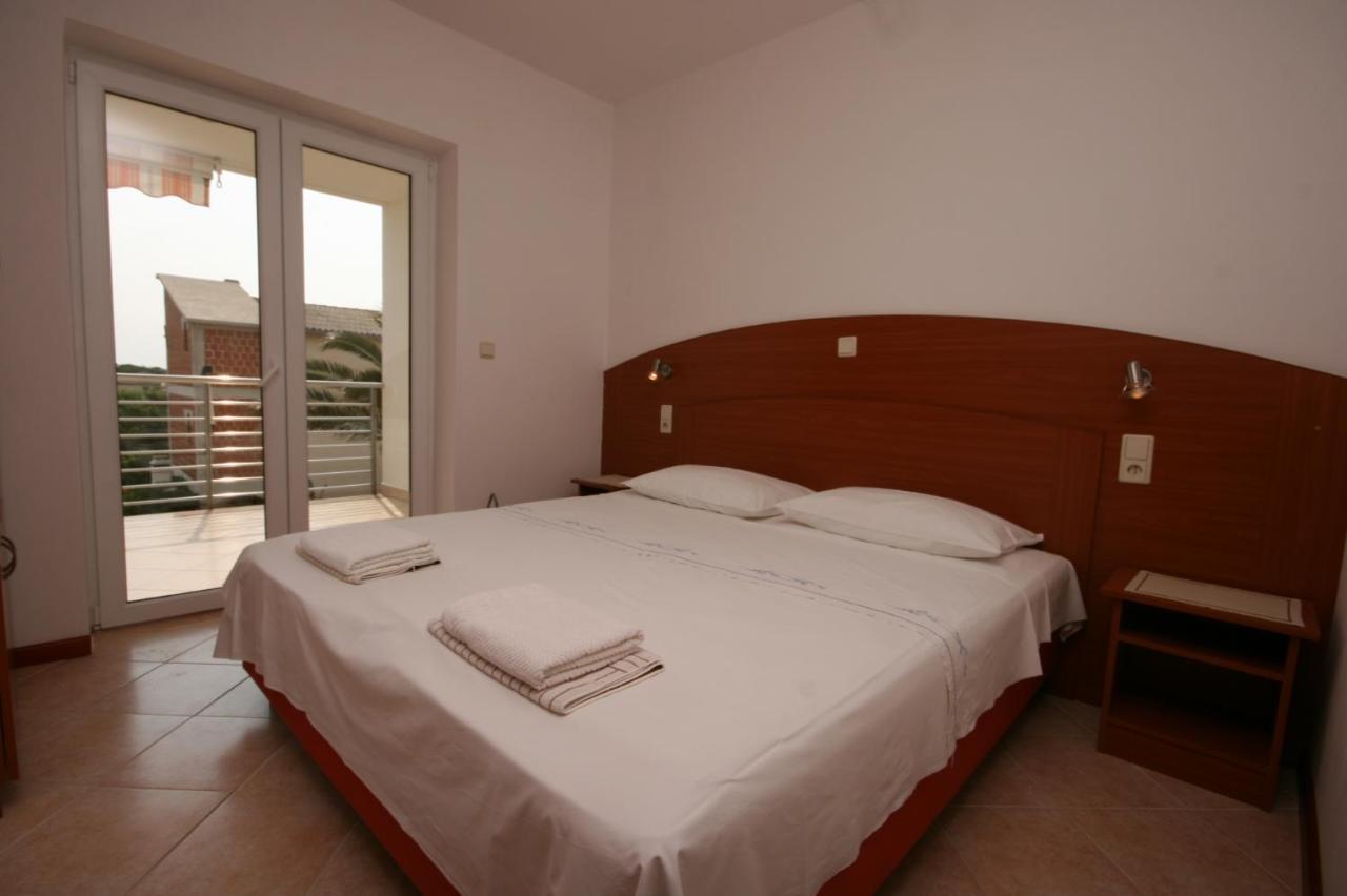 Apartments With A Parking Space Novalja, Pag - 6398 Exterior photo