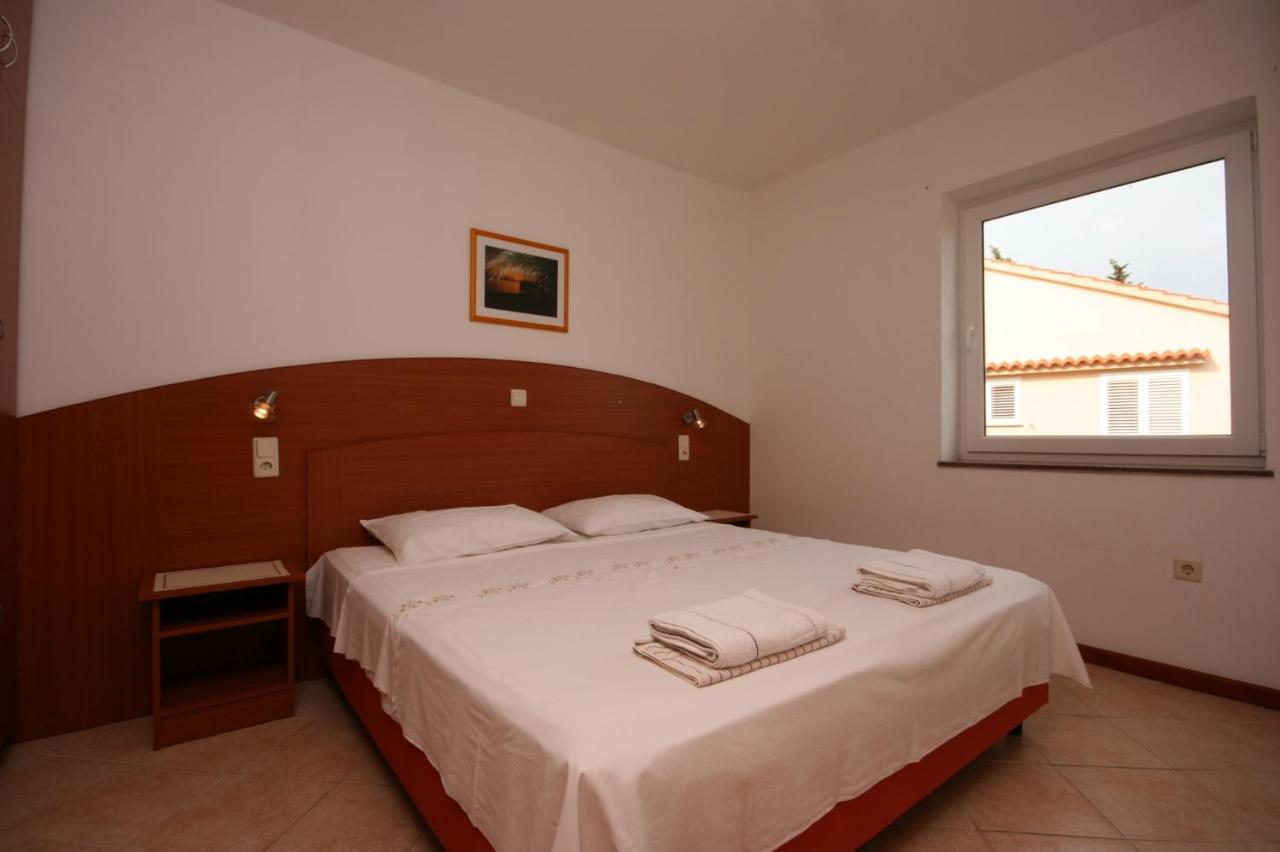 Apartments With A Parking Space Novalja, Pag - 6398 Exterior photo